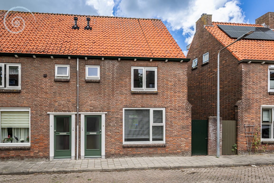 Huis Beneden Molendijk 14 in Ooltgensplaat
