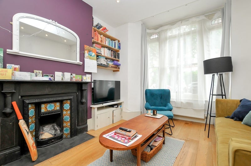 Flat Clissold Crescent in Greater London