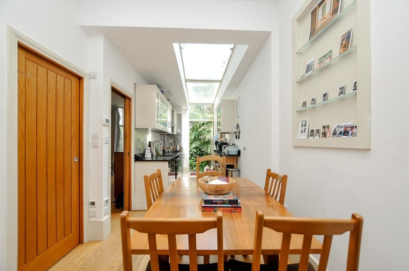 Flat Clissold Crescent in Greater London