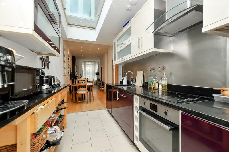 Flat Clissold Crescent in Greater London