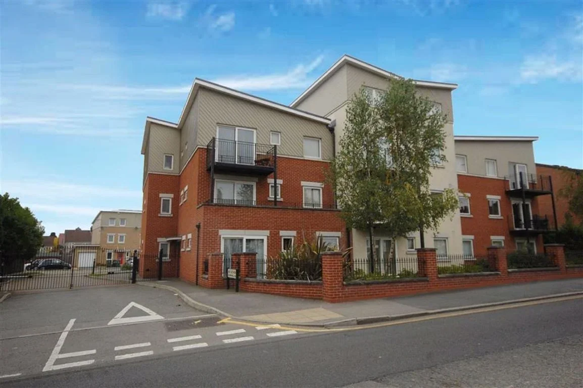 Flat Whippendell Road in Watford