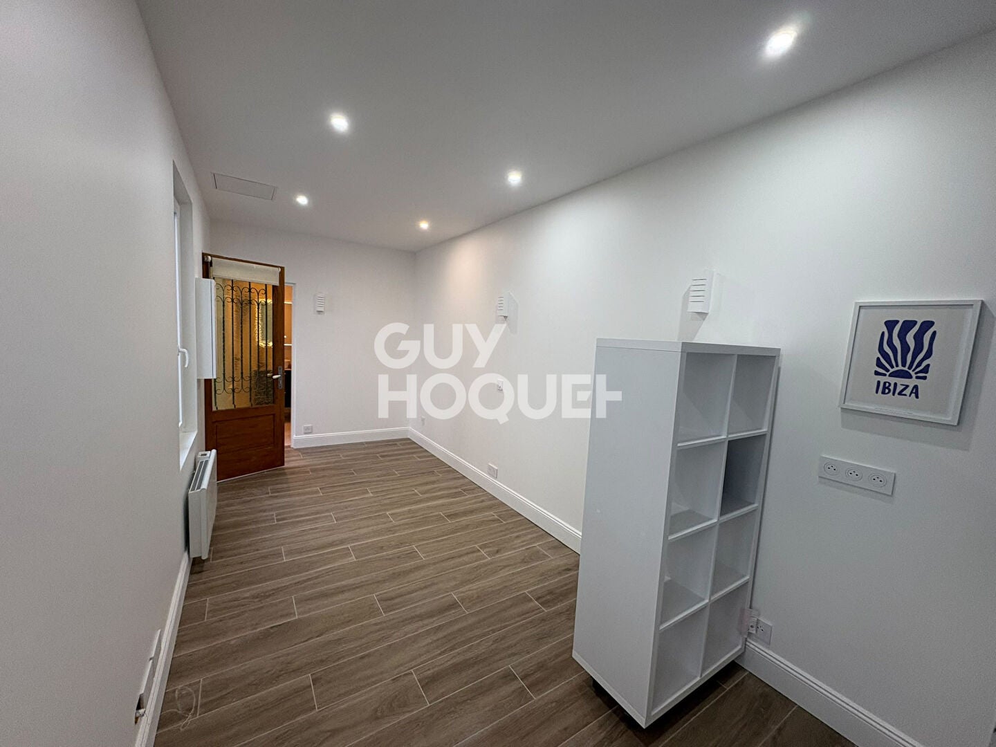 Flat Rue Baron Le Roy in Paris