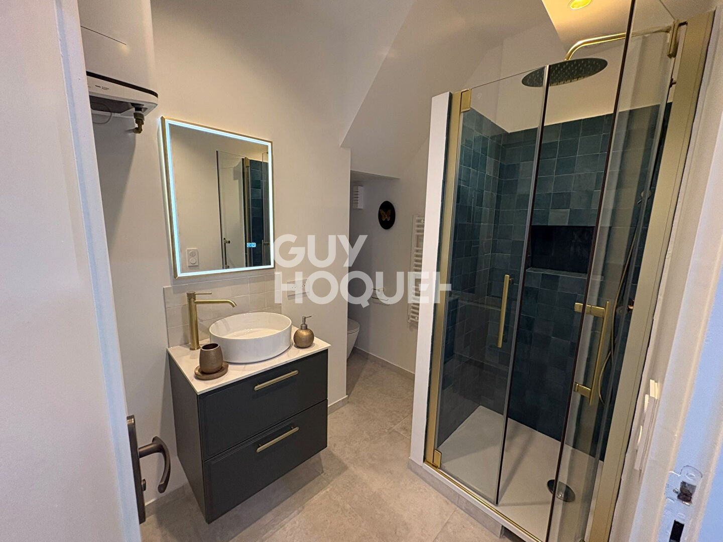 Flat Rue Baron Le Roy in Paris