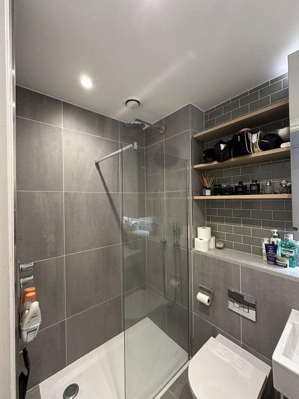 Flat Nicholas Road in Greater London