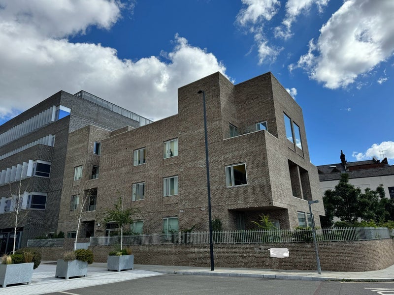 Flat Nicholas Road in Greater London