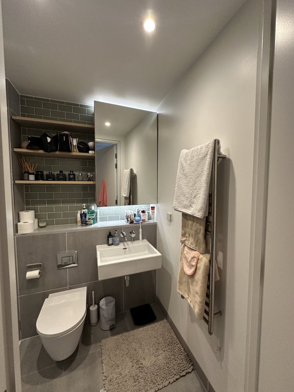 Flat Nicholas Road in Greater London