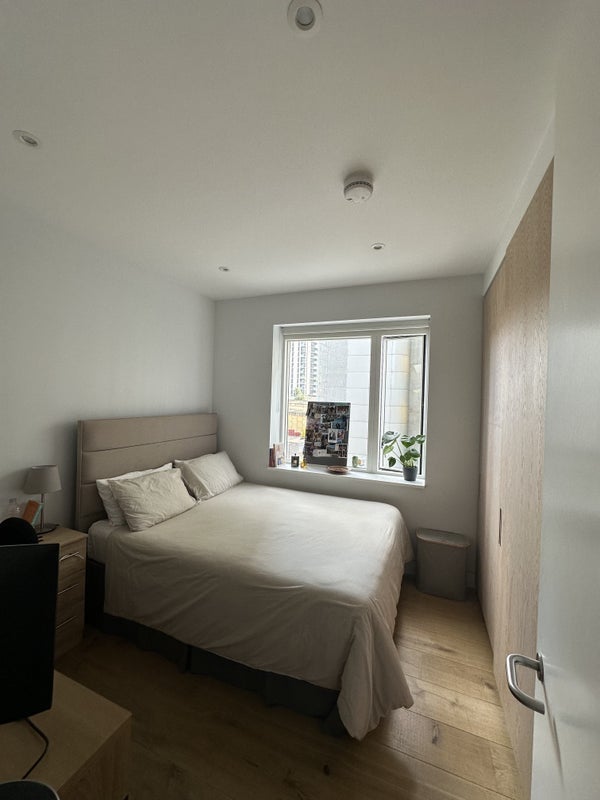 Flat Nicholas Road in Greater London