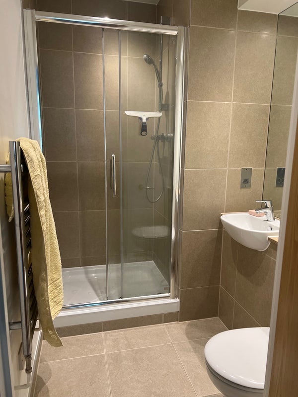 Room Edmund Street in Greater London