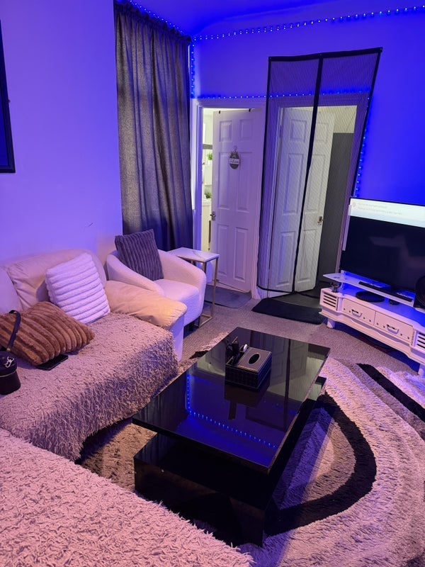 Room Ling Road in Greater London