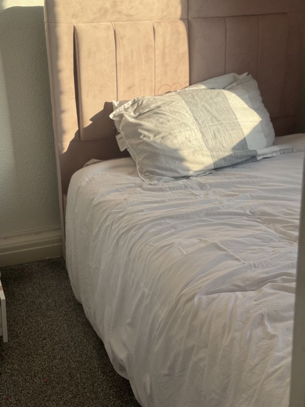 Room Ryecroft Avenue in Heywood