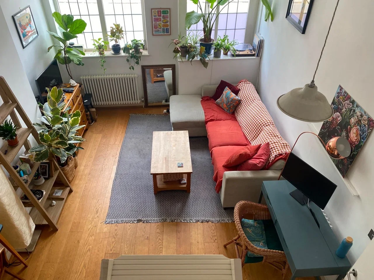 Flat Fyfield Road in Greater London
