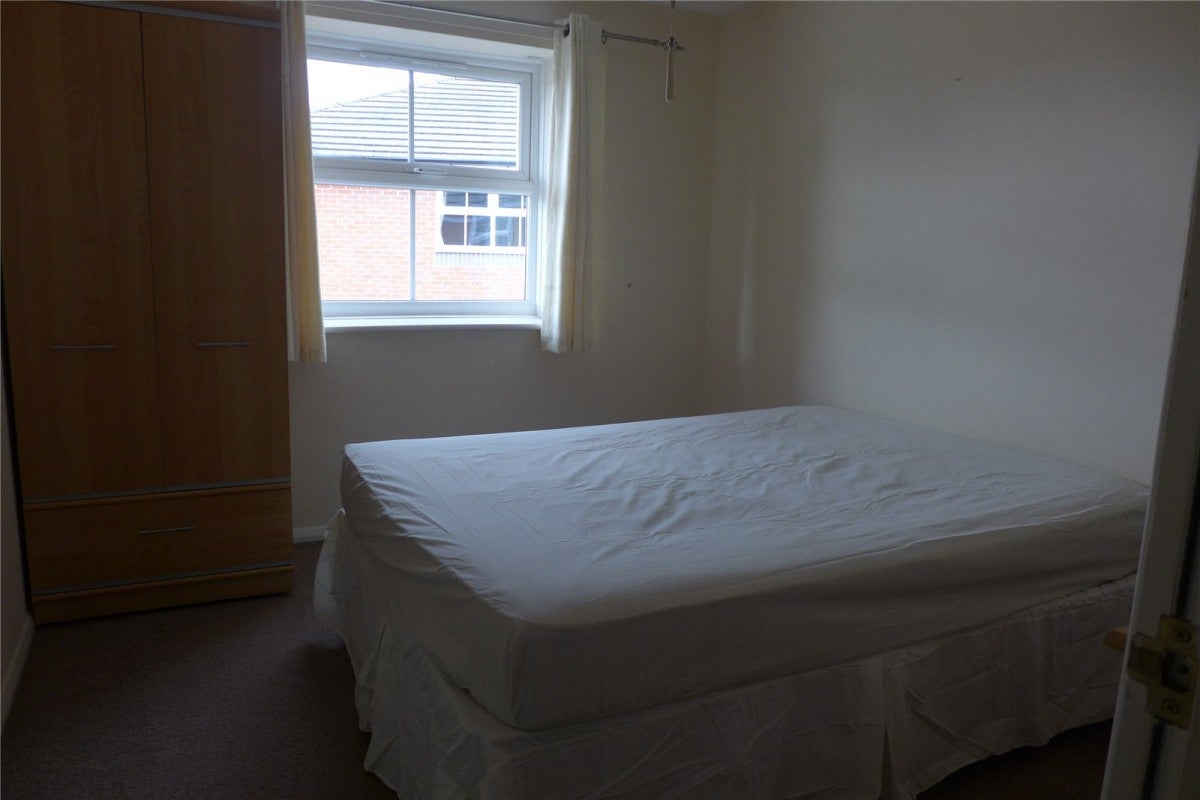 Flat Drapers Field in Coventry