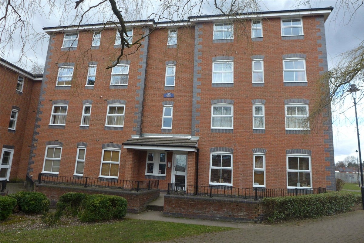 Flat Drapers Field in Coventry