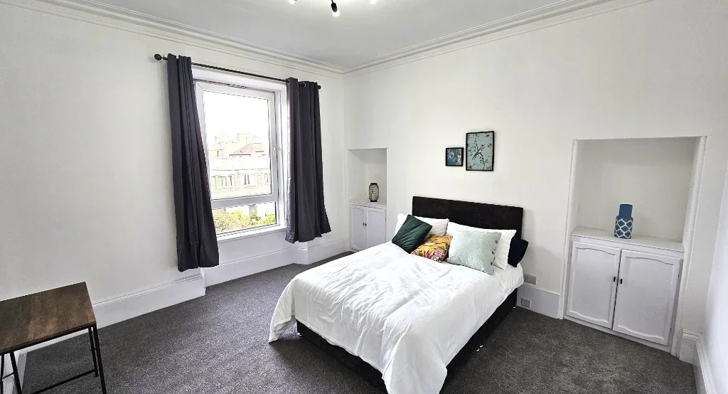 Flat Rosemount Place in Aberdeen City