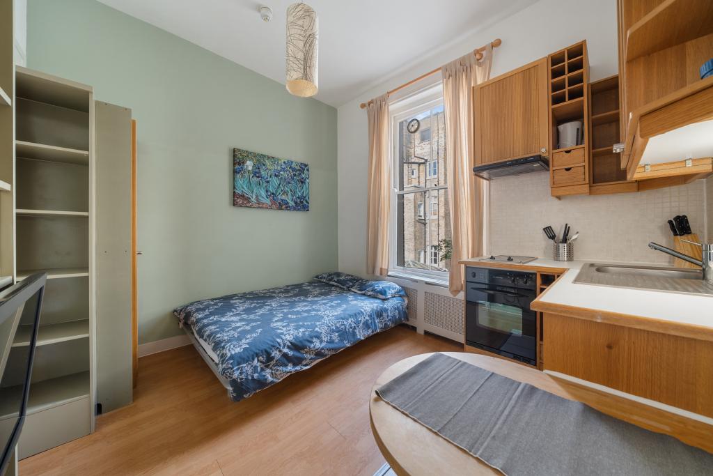 Flat Gloucester Street in City of Westminster