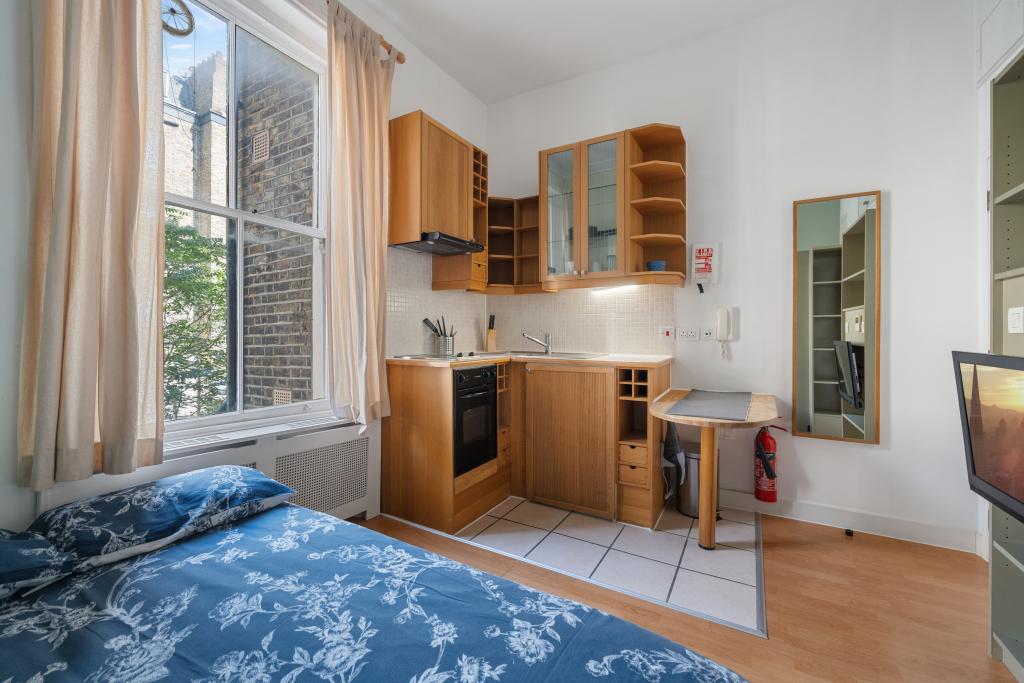 Flat Gloucester Street in City of Westminster
