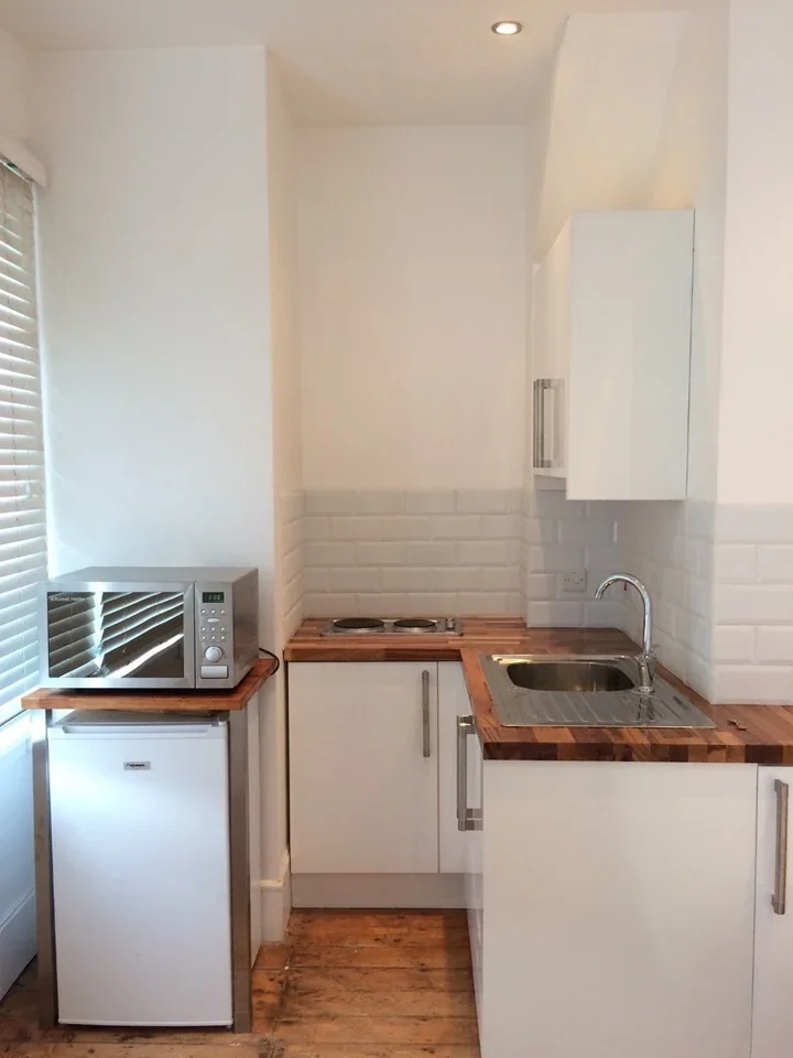 Flat Montague Road in Greater London