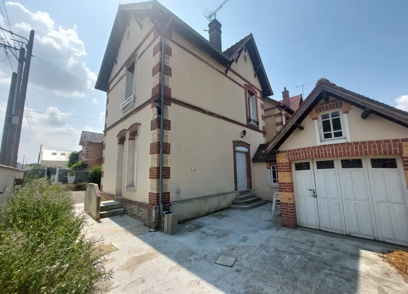 House Rue Yves Montand in Conches-en-Ouche