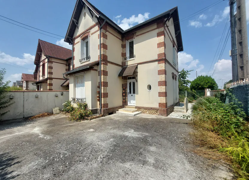 House Rue Yves Montand in Conches-en-Ouche