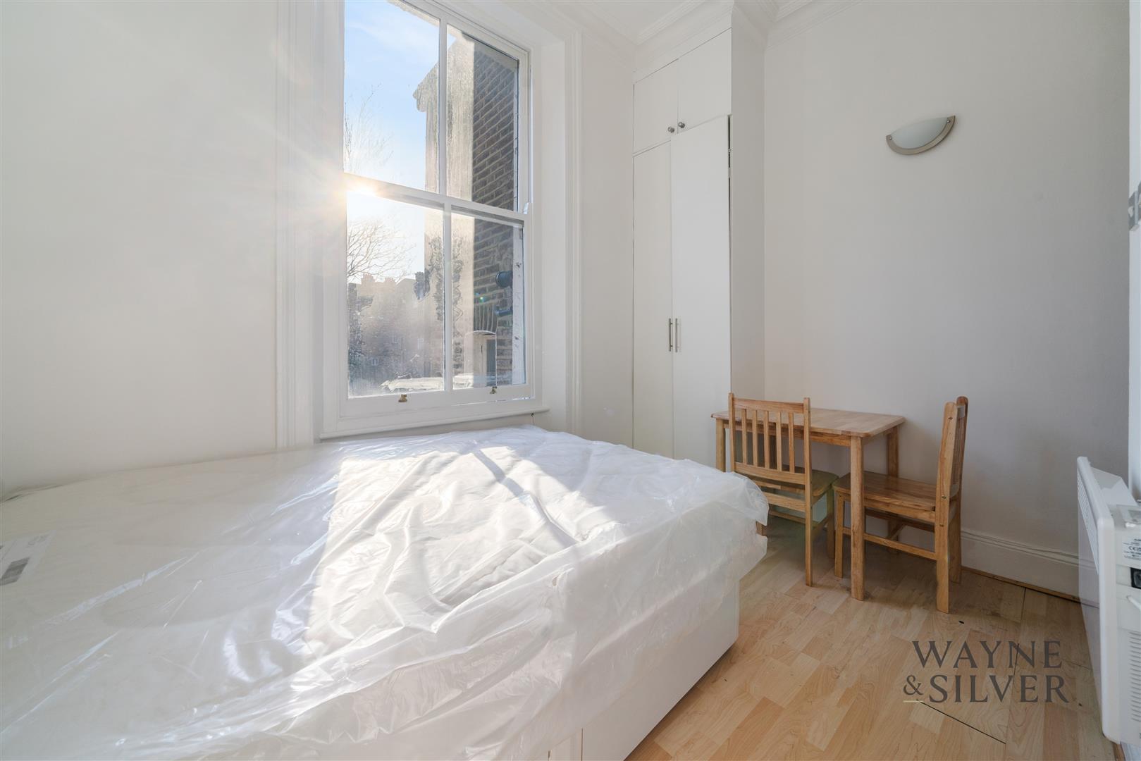 Flat Surrendale Place in City of Westminster