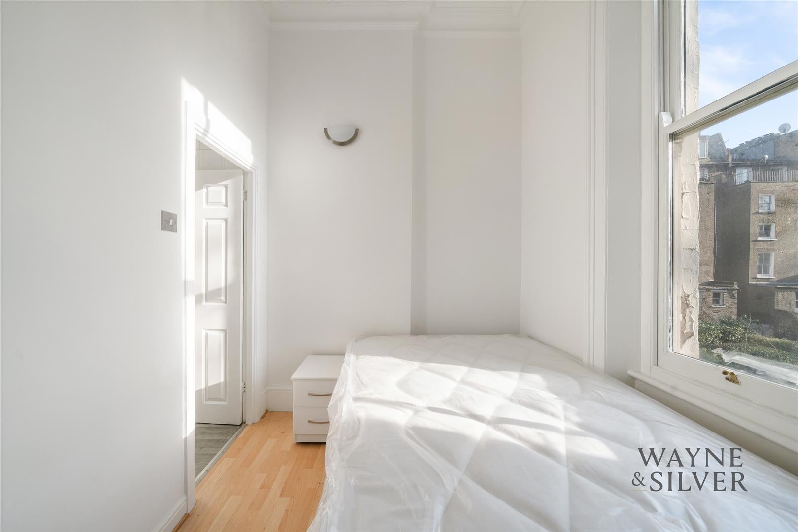 Flat Surrendale Place in City of Westminster