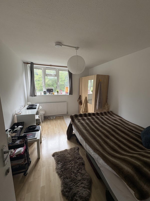Room Rydston Close in Greater London