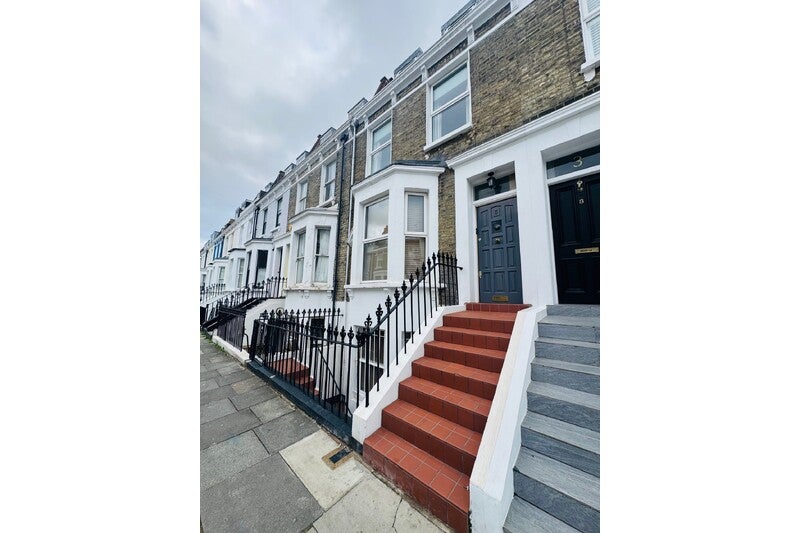 Flat Halford Road in Greater London