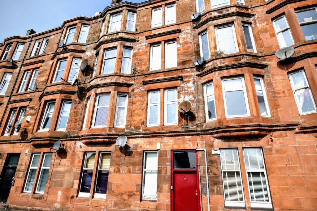 Flat Paisley Road in Renfrew