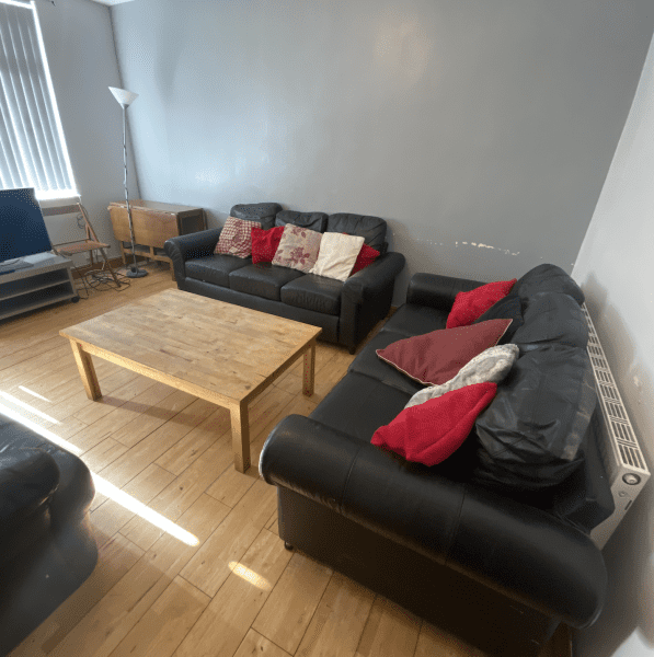 Flat Mayville Road in Leeds