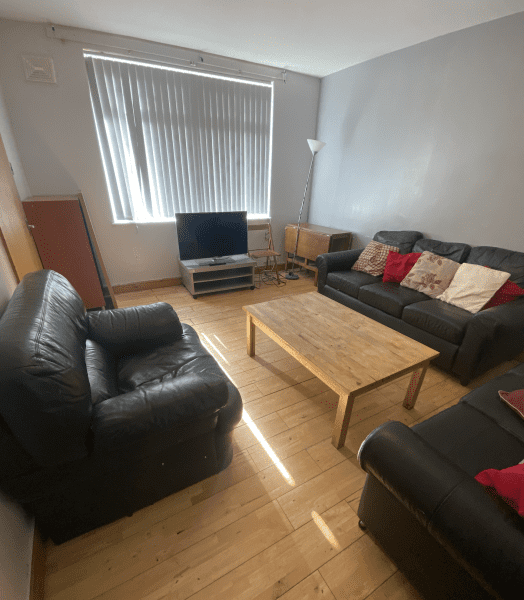 Flat Mayville Road in Leeds