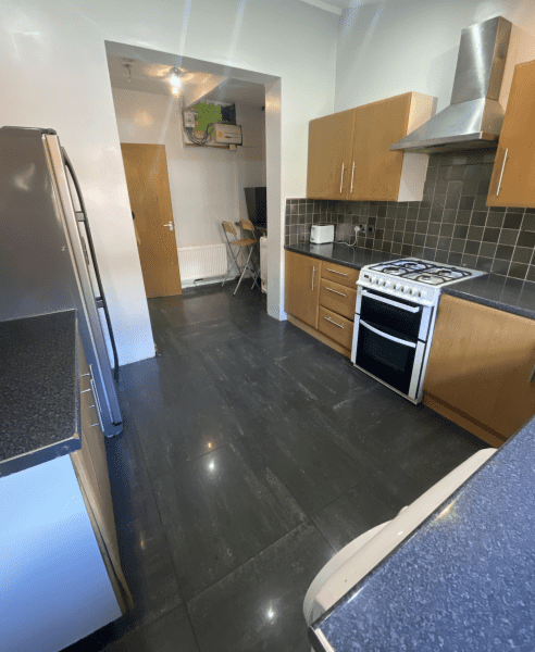 Flat Mayville Road in Leeds
