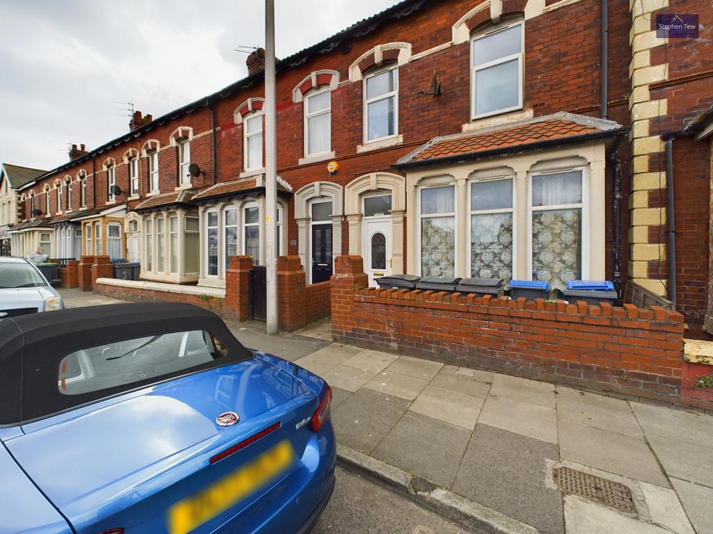 Flat Central Drive in Blackpool