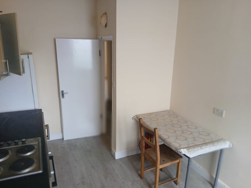 Flat Woodgrange Road in Greater London
