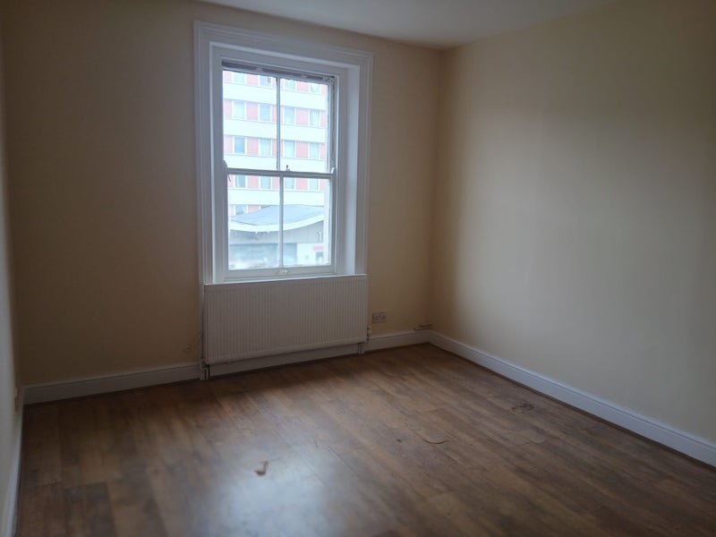 Flat Woodgrange Road in Greater London