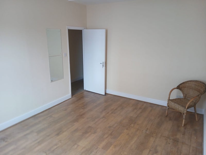 Flat Woodgrange Road in Greater London