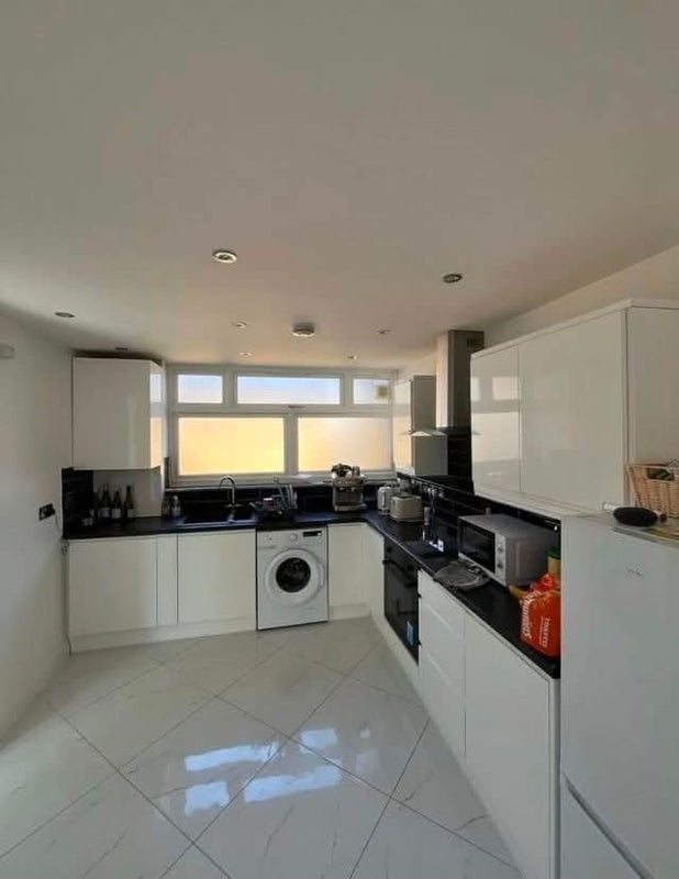 Room Dingley Lane in Greater London