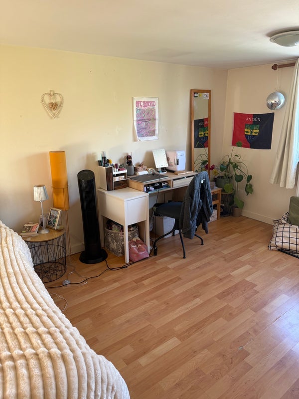 Room Mitford Road in Greater London