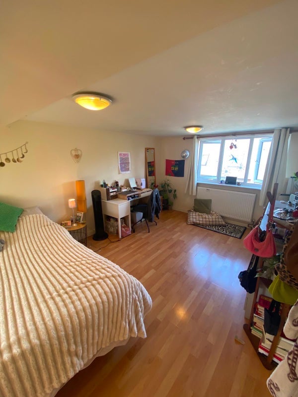 Room Mitford Road in Greater London