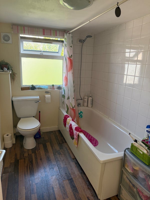Room Mitford Road in Greater London