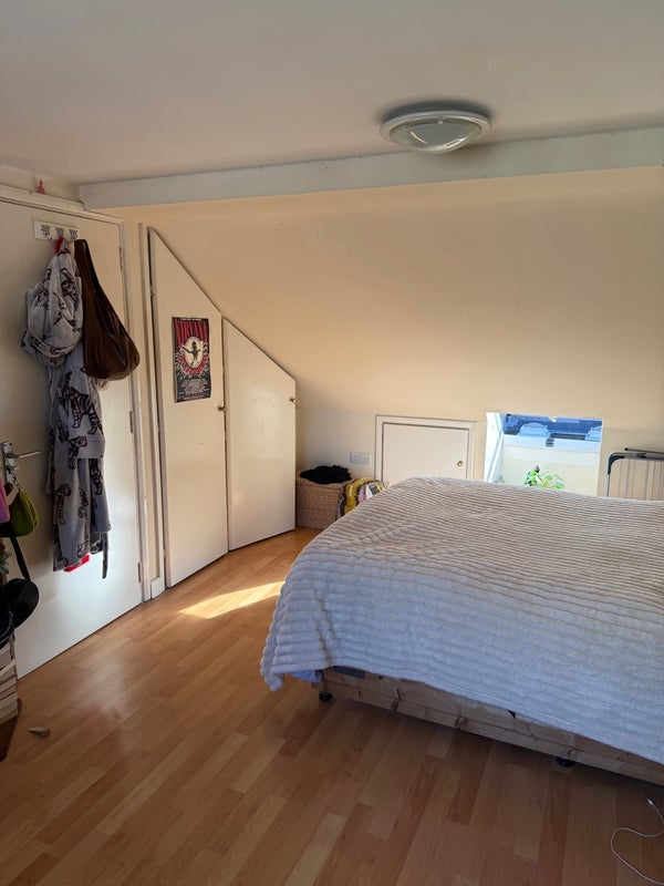 Room Mitford Road in Greater London
