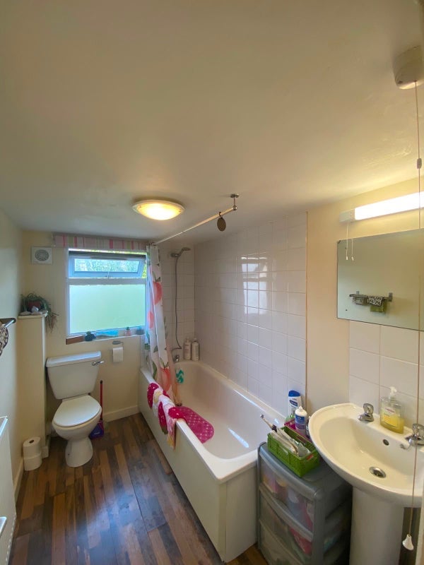 Room Mitford Road in Greater London