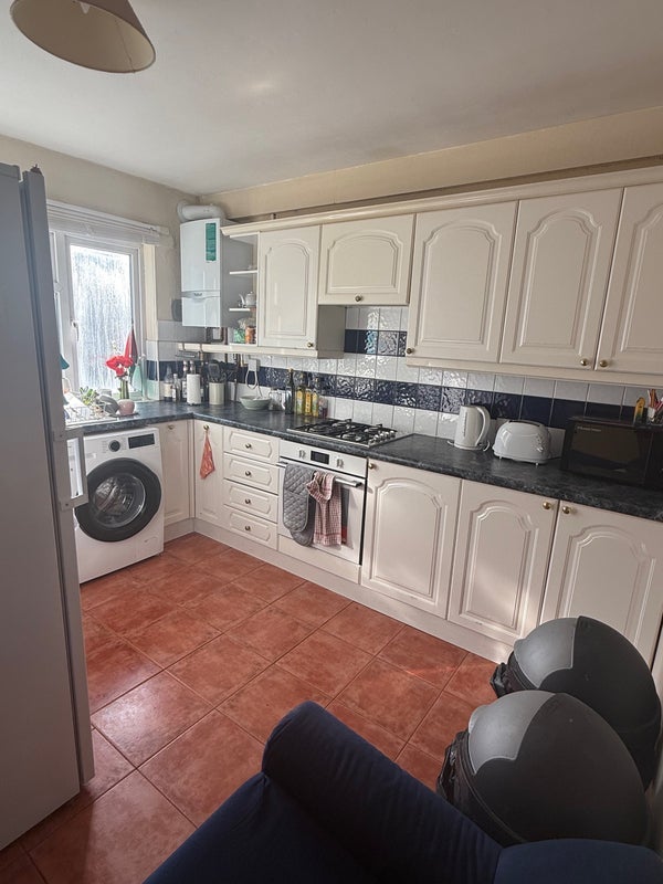 Room Mitford Road in Greater London