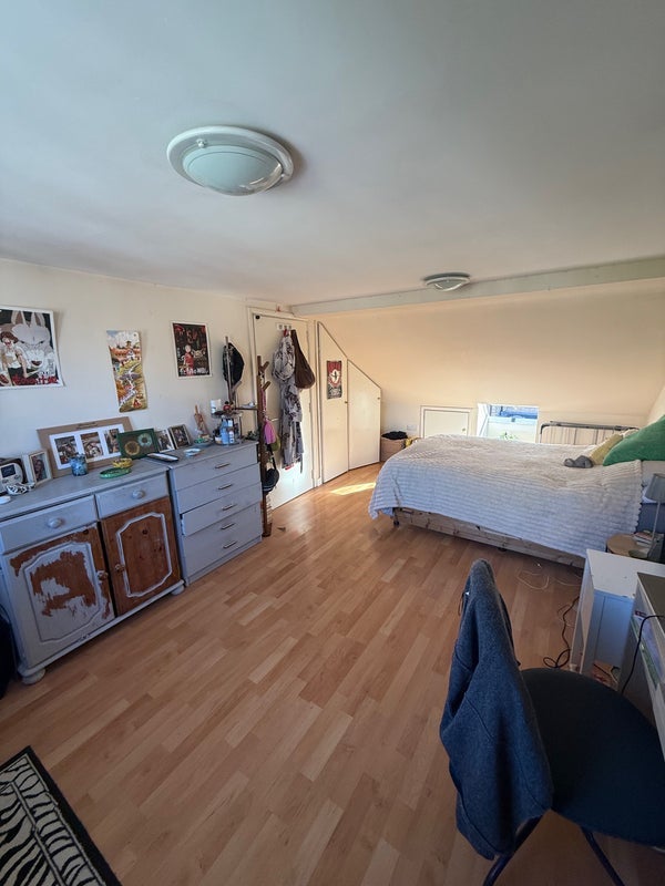 Room Mitford Road in Greater London