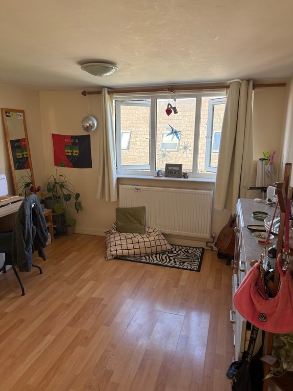 Room Mitford Road in Greater London