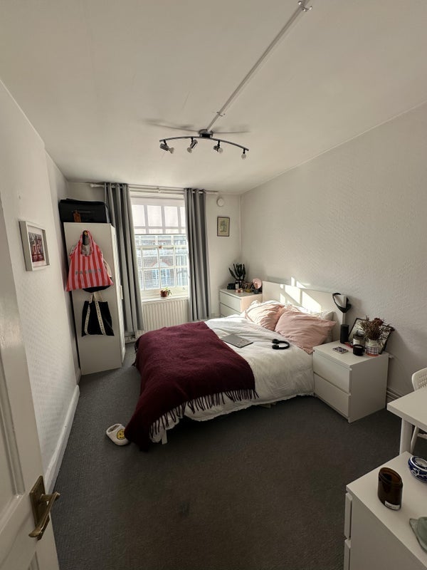 Room Kennington Lane in Greater London