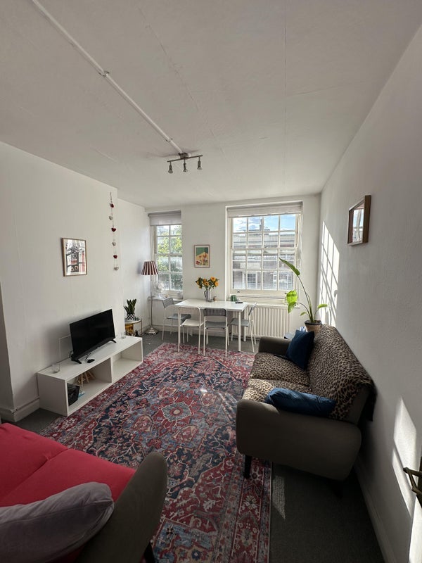 Room Kennington Lane in Greater London