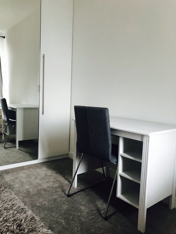 Room Monarch Square in Greater London