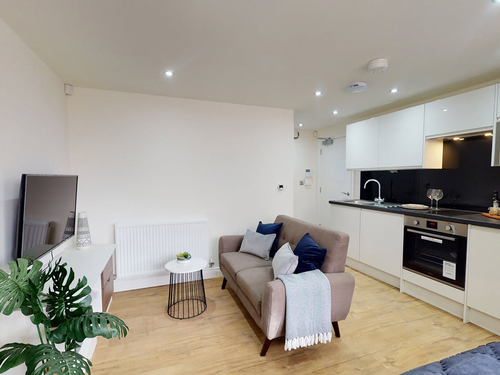 Flat Clarendon Road in Leeds