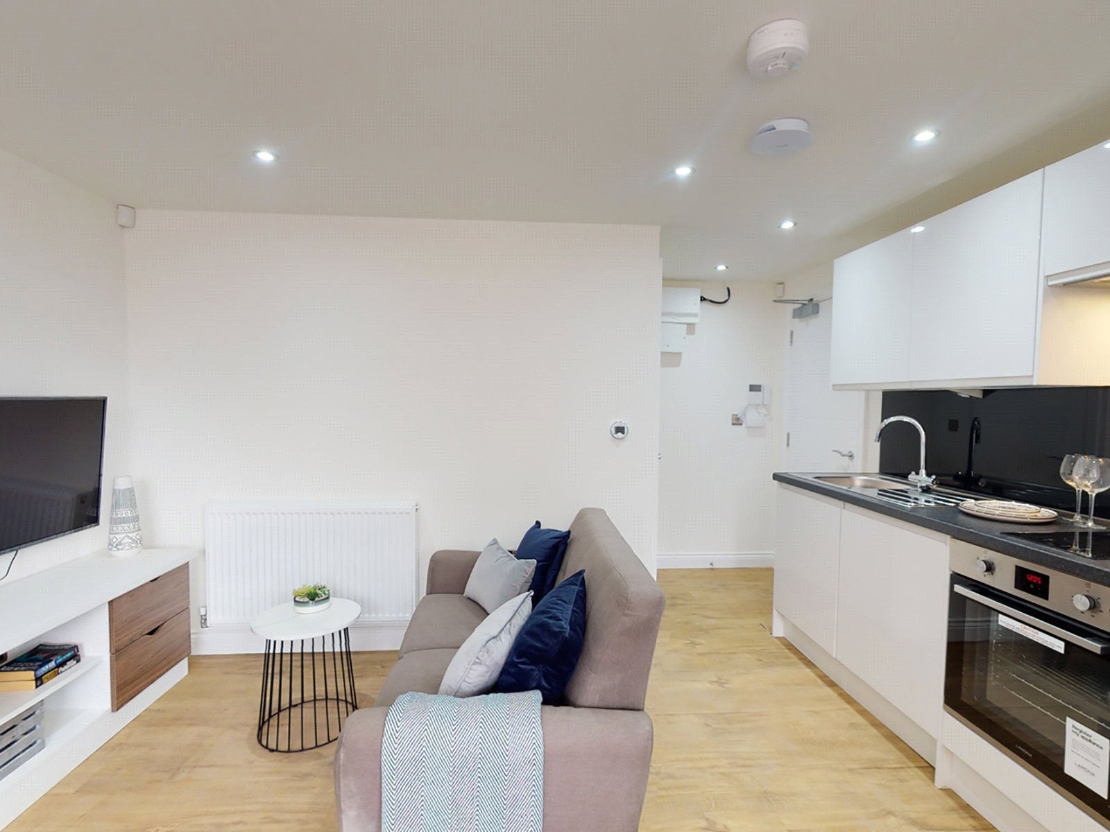 Flat Clarendon Road in Leeds