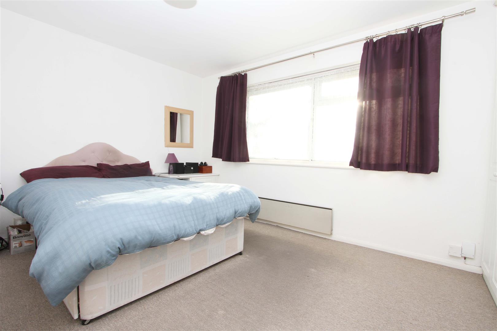 Flat Pembroke Road in Greater London